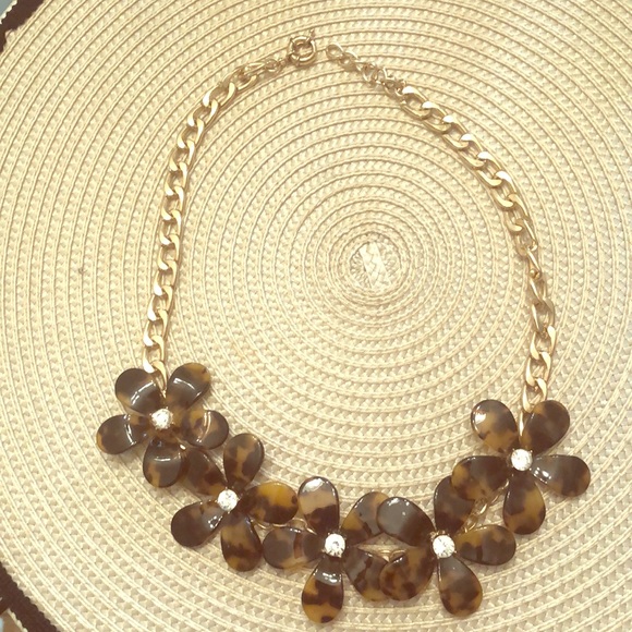 Fall must have! Flower power tortoise necklace - Picture 1 of 3